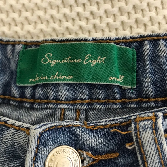 Signature 8 Denim shorts - Picture 2 of 4
